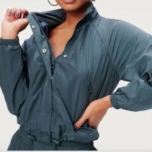 Good American hunter green windbreaker. Never worn